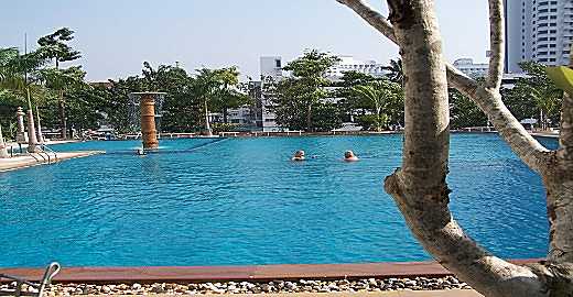 La belle piscine du View Talay 5 maison
